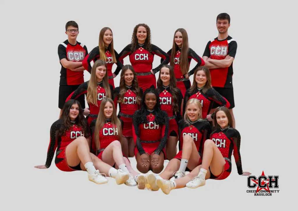 Cheerleading-Team von CCH Hassloch in roten und schwarzen Uniformen, posierend in einer Gruppe.